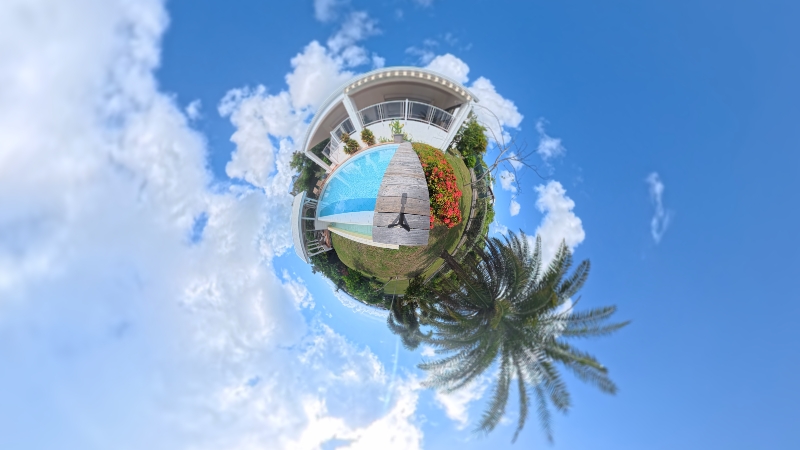 Panorama de la Villa Maravistah avec vue mer depuis la pièce de vie