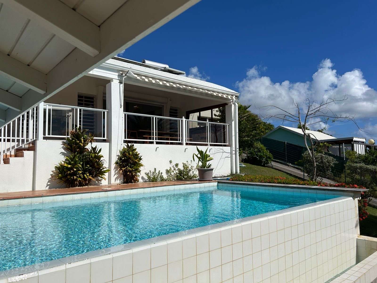 gallery.photos.generic_alt_prefix 11 – Terrasse, piscine & extérieurs