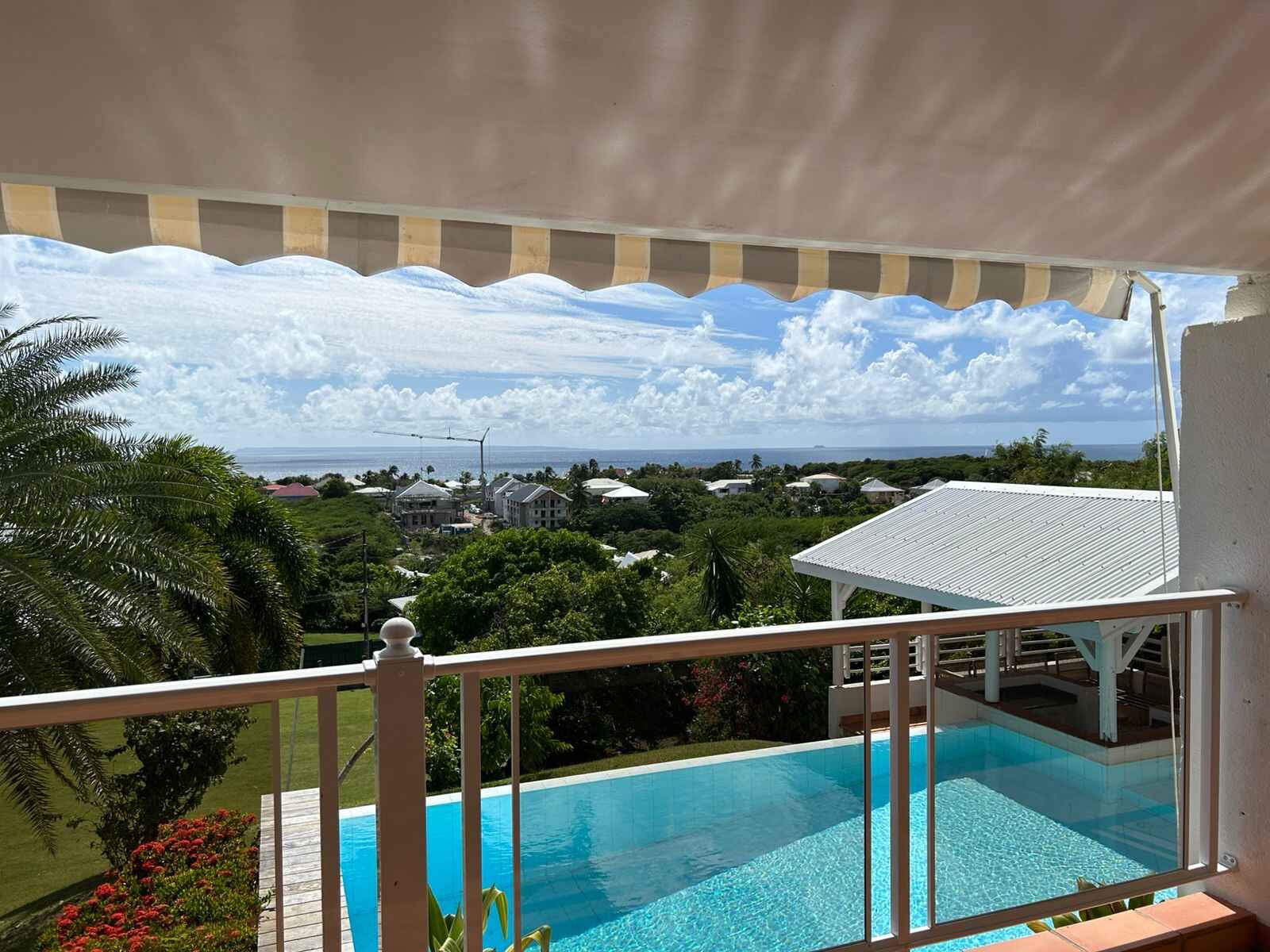 villa.overview.alt.view_pool